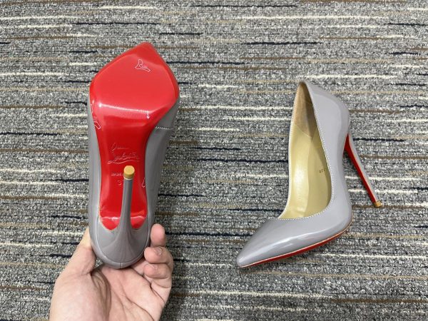 Christian Louboutin Decollete 554 Escarpins 100 mm Cuir Verni Gris – Image 4