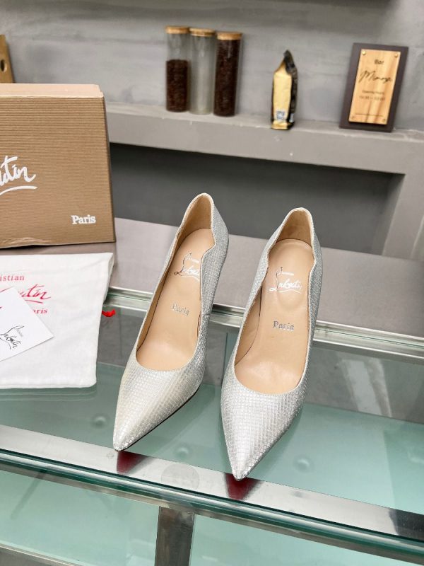Christian Louboutin Hot Chick Escarpins 100 mm Tissu à Paillettes Argent – Image 4
