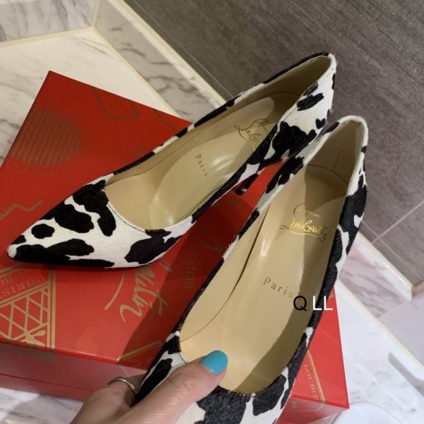 Christian Louboutin Escarpins Kate 100 mm Satin Imprimé Vache Blanc Noir – Image 4