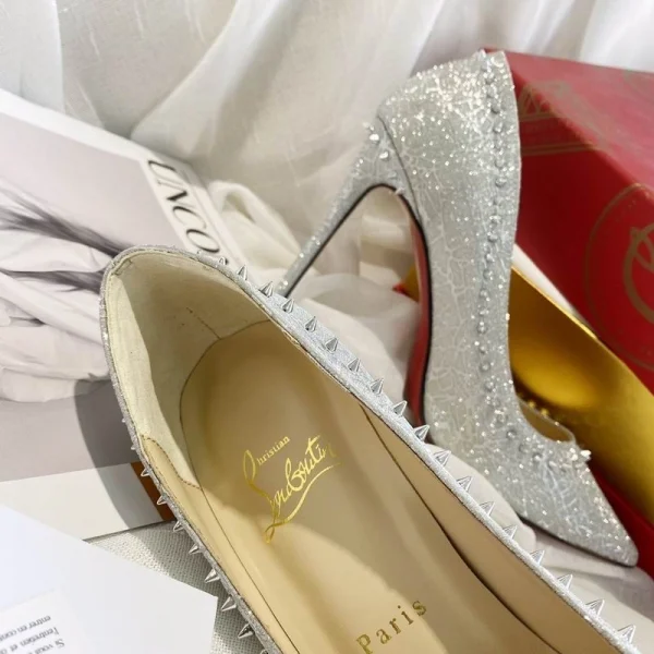 Christian Louboutin Anjalina Spike Escarpins 85mm Paillettes Argent – Image 4