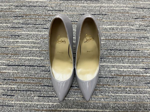 Christian Louboutin Decollete 554 Escarpins 100 mm Cuir Verni Gris – Image 2