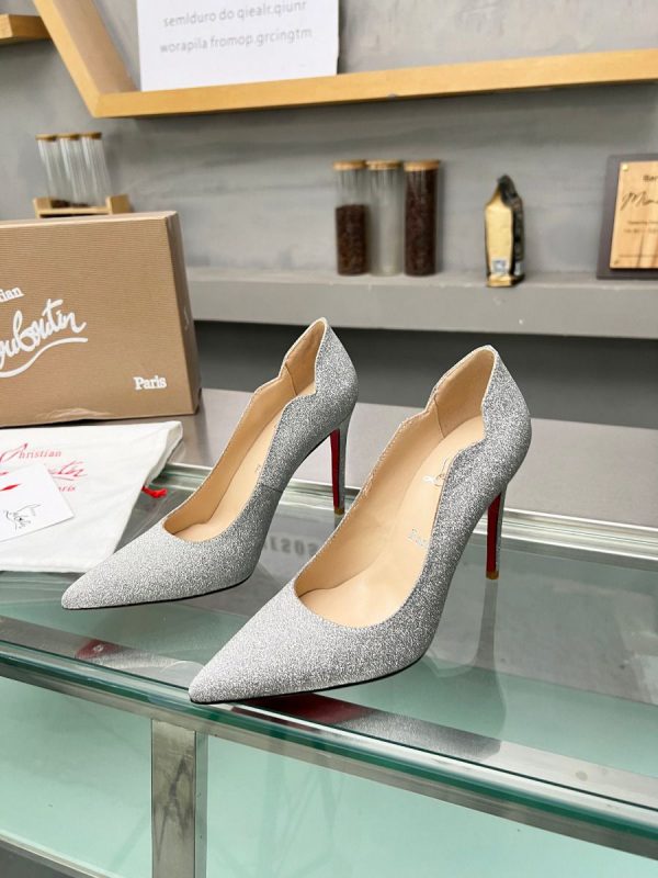 Christian Louboutin Hot Chick Escarpins 100 mm Cuir de Veau Pailleté Argent – Image 4