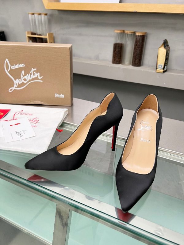 Christian Louboutin Hot Chick Escarpins 100 mm Satin Crêpe Noir – Image 4