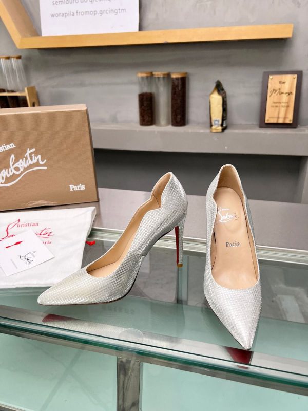 Christian Louboutin Hot Chick Escarpins 100 mm Tissu à Paillettes Argent – Image 2