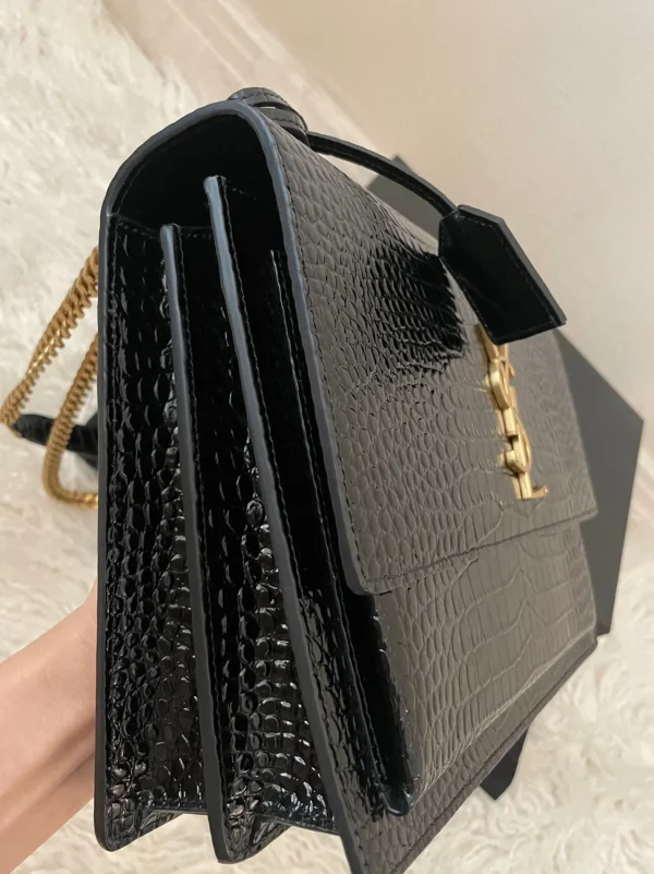 Sac Saint Laurent Sunset Medium à Chaîne en Cuir Noir Embossé Crocodile – Image 4