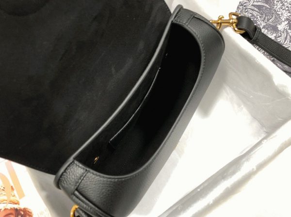 Contrefaçon Sac Dior Bobby Medium en noir – Image 4
