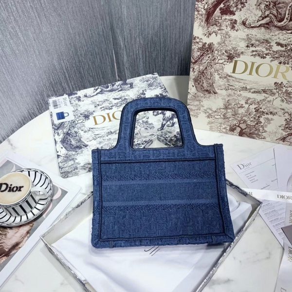 Fausse Mini Sac Dior Book Tote en bleu denim Oblique – Image 7