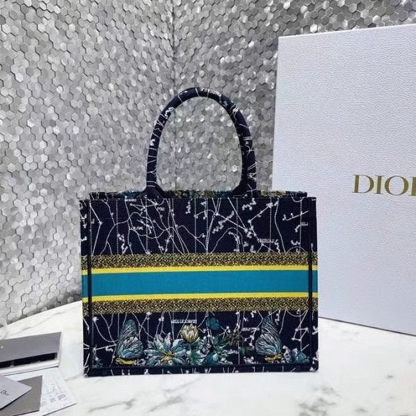 Imitation Sac Dior Book Tote Medium en broderie Constellation bleue – Image 8