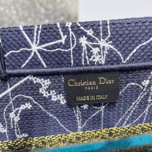 Imitation Sac Dior Book Tote Medium en broderie Constellation bleue – Image 6