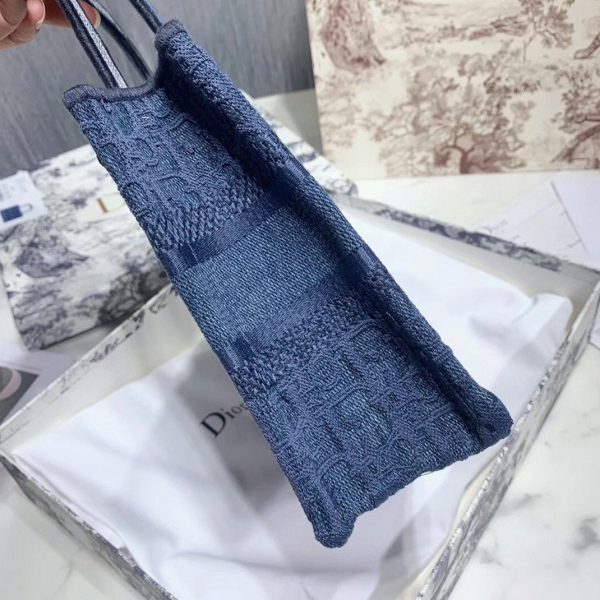 Fausse Mini Sac Dior Book Tote en bleu denim Oblique – Image 5