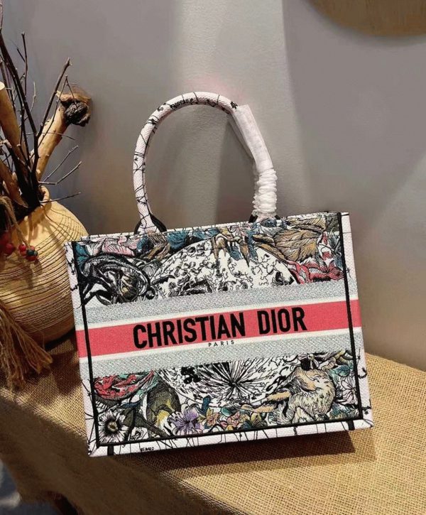 Réplique Sac Dior Book Tote Medium en broderie Constellation multicolore – Image 4