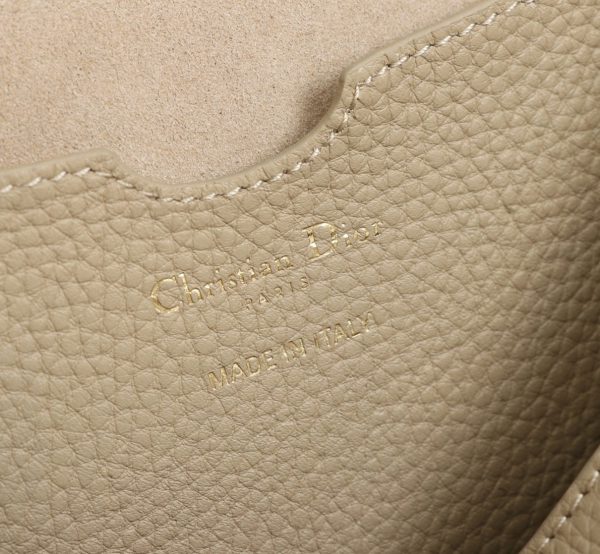 Contrefaçon Grand Sac Dior Bobby en beige – Image 7