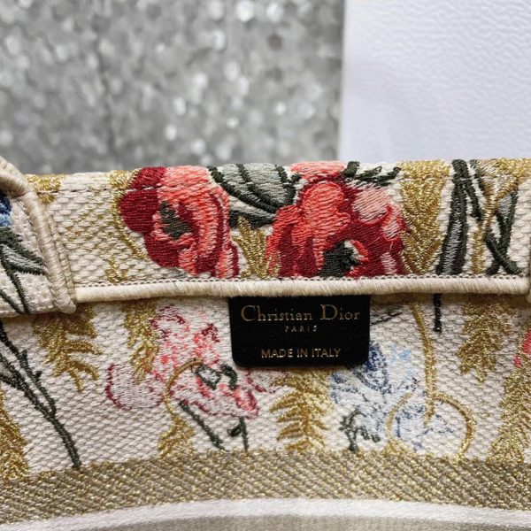 Fausse Sac Dior Book Tote Medium en broderie métallique Hibiscus – Image 8