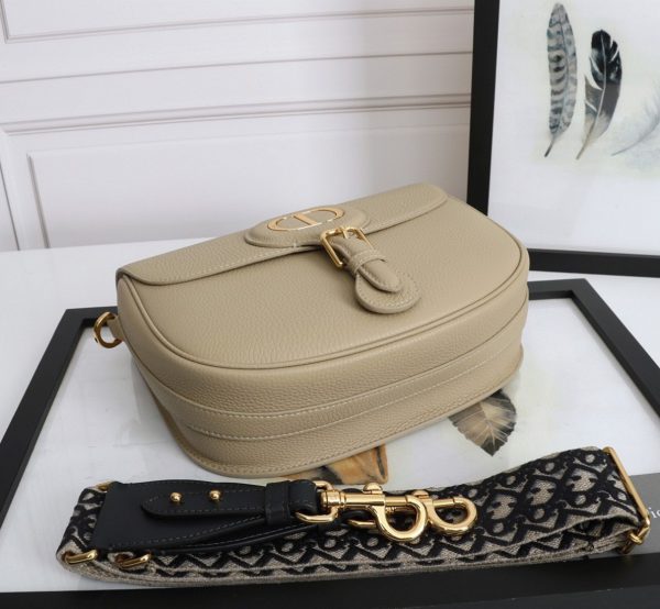 Contrefaçon Grand Sac Dior Bobby en beige – Image 2