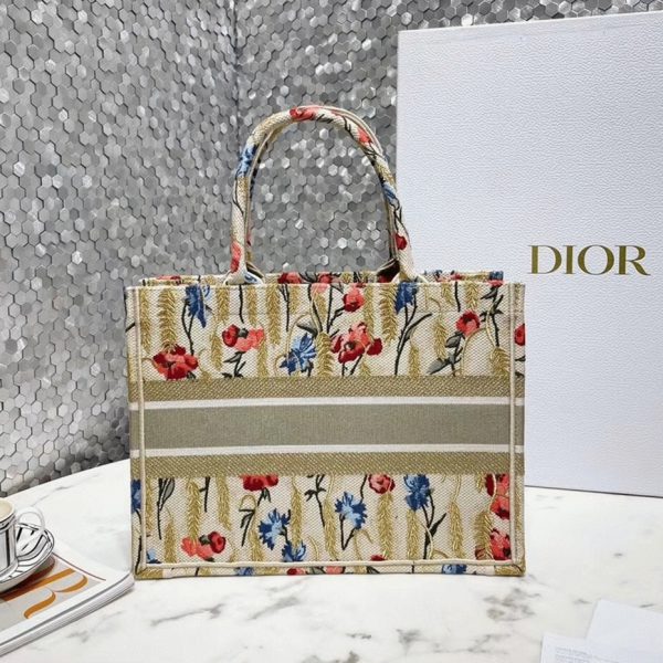 Fausse Sac Dior Book Tote Medium en broderie métallique Hibiscus – Image 7