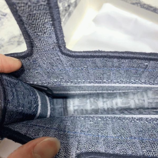 Fausse Mini Sac Dior Book Tote en bleu denim Oblique – Image 2