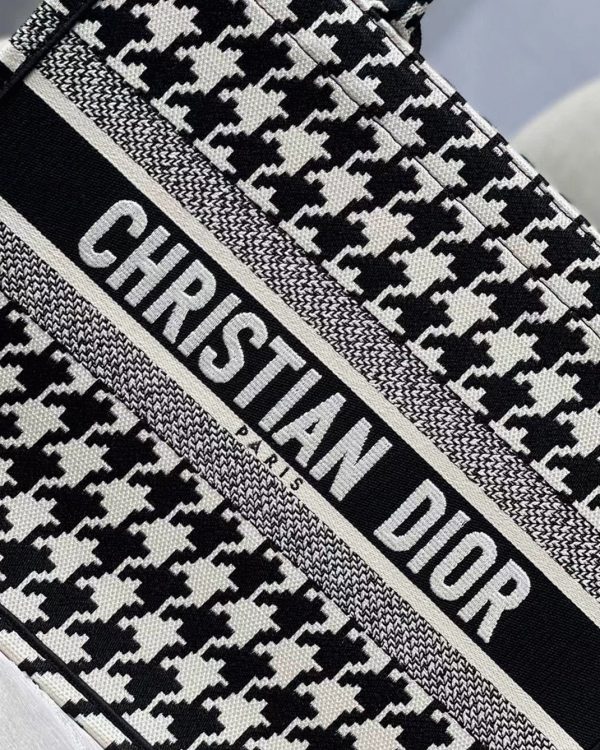 Réplique Sac Dior Book Tote Medium en broderie Pied-de-poule noir – Image 6