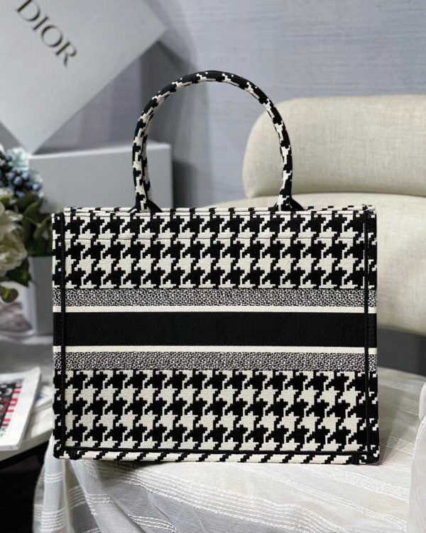 Réplique Sac Dior Book Tote Medium en broderie Pied-de-poule noir – Image 5