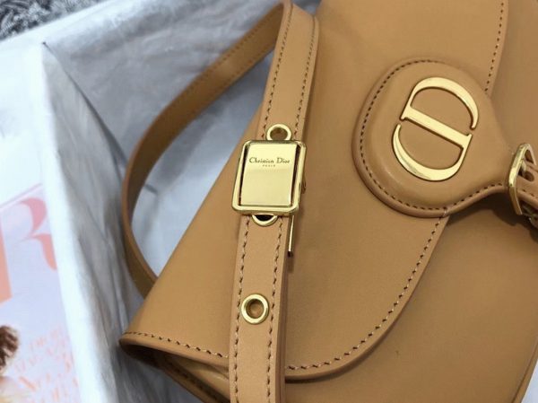 Contrefaçon Sac Dior Bobby East-West en brun – Image 9