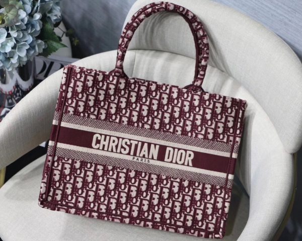 Fausse Sac Dior Book Tote Medium en broderie Oblique bordeaux – Image 4
