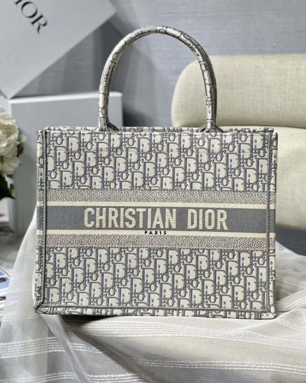 Faux Sac Dior Book Tote Medium en broderie Oblique grise – Image 8