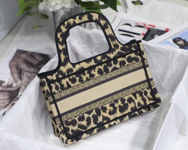 Contrefaçon Mini Sac Dior Book Tote en beige multicolore brodé Mizza – Image 5