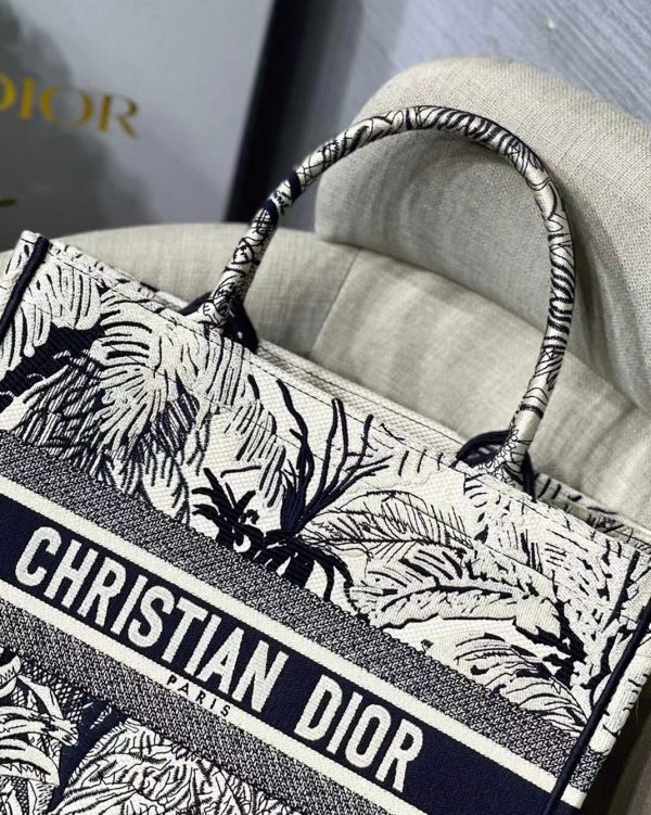 Fausse Sac Dior Book Tote Medium en broderie Palmiers Toile de Jouy bleue – Image 6