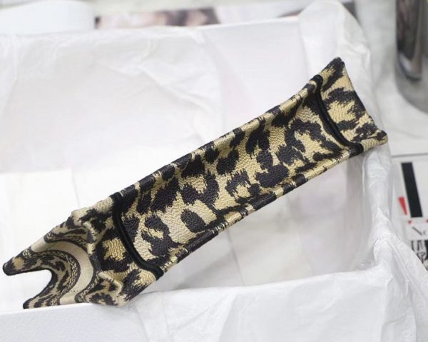 Contrefaçon Mini Sac Dior Book Tote en beige multicolore brodé Mizza – Image 4