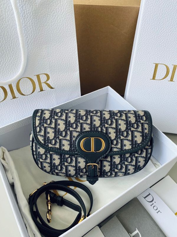 Contrefaçon Sac Dior Bobby East-West en bleu Dior Oblique Jacquard – Image 7