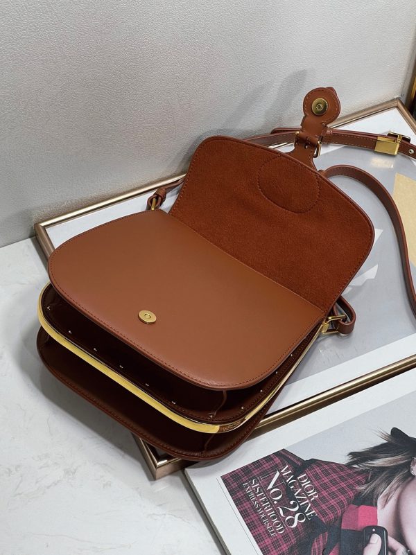Contrefaçon Sac Dior Bobby Frame en brun – Image 10