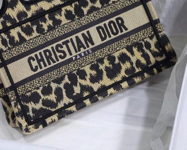 Contrefaçon Mini Sac Dior Book Tote en beige multicolore brodé Mizza – Image 3