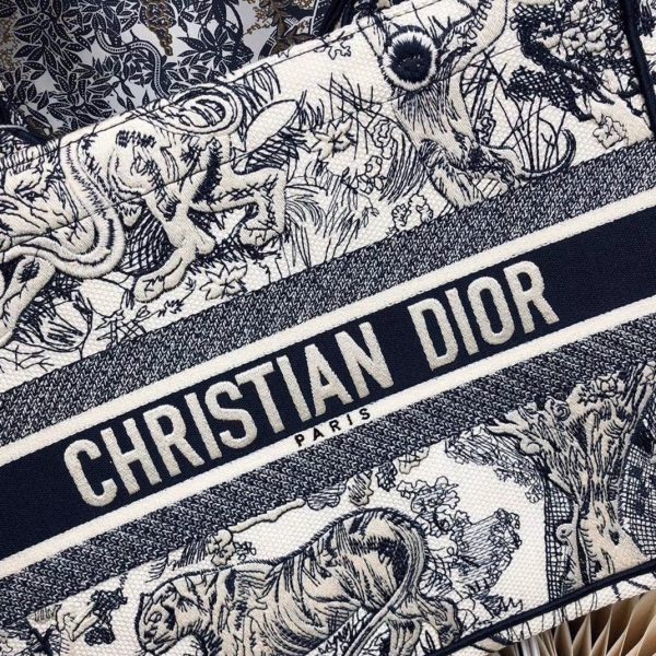 Réplique Sac Dior Book Tote Medium en broderie Toile de Jouy bleue – Image 6