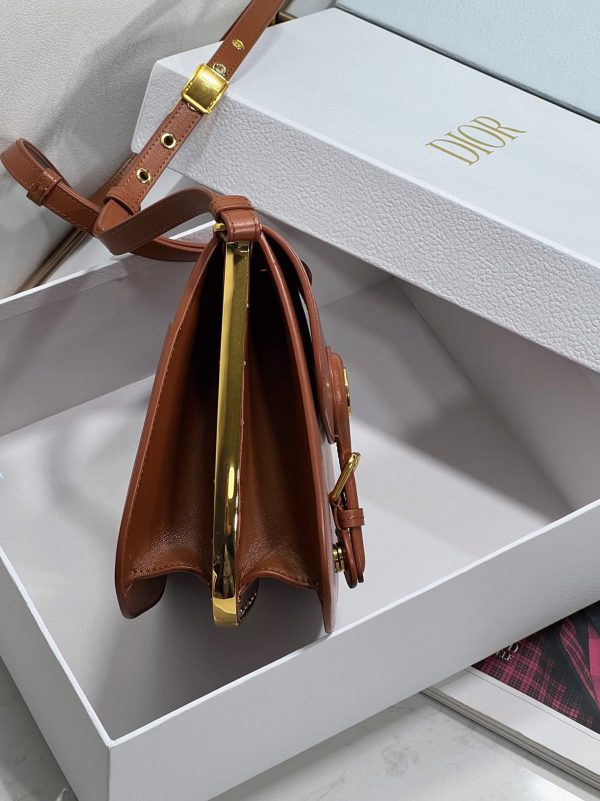 Contrefaçon Sac Dior Bobby Frame en brun – Image 2