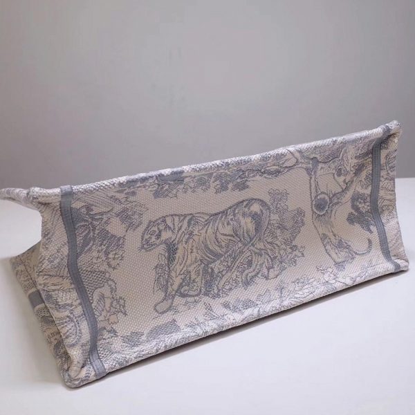 Fausse Sac Dior Book Tote Medium en broderie Toile de Jouy grise – Image 5