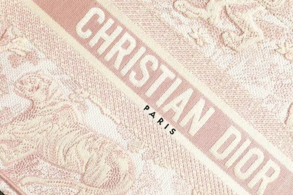 Réplique Sac Dior Book Tote Medium en broderie Toile de Jouy rose – Image 3