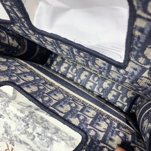 Fausse Mini Sac Dior Book Tote en broderie Oblique bleue – Image 8