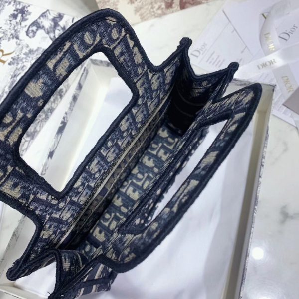 Fausse Mini Sac Dior Book Tote en broderie Oblique bleue – Image 7
