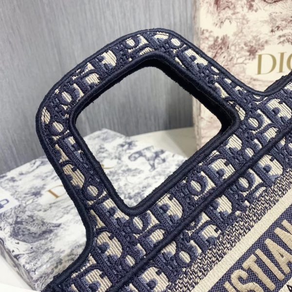 Fausse Mini Sac Dior Book Tote en broderie Oblique bleue – Image 6