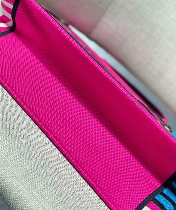 Fausse Sac Dior Book Tote Medium en broderie D-Jungle Pop rose – Image 10