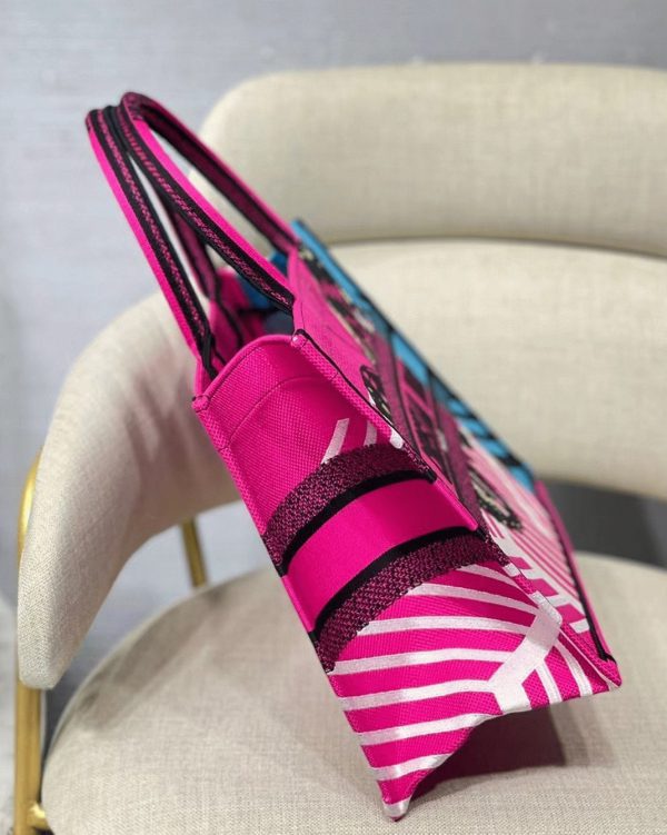 Fausse Sac Dior Book Tote Medium en broderie D-Jungle Pop rose – Image 2