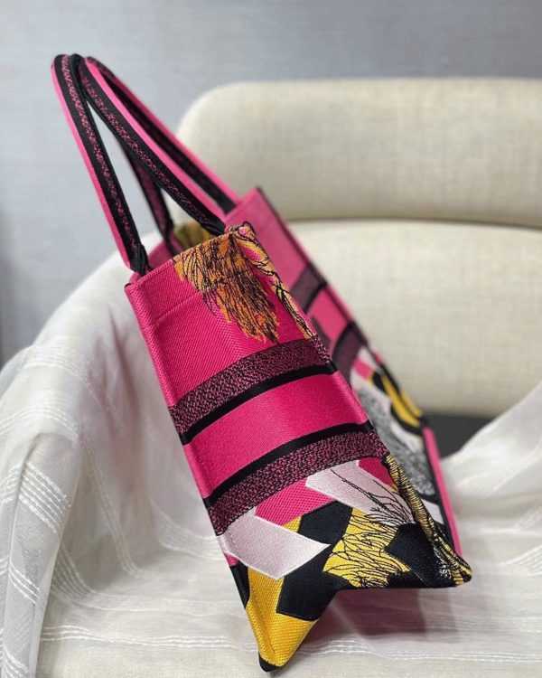 Réplique Sac Dior Book Tote Medium en broderie Zoom Pop Toile de Jouy – Image 3