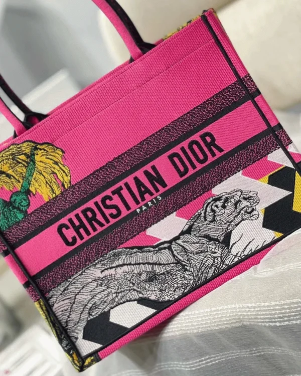 Réplique Sac Dior Book Tote Medium en broderie Zoom Pop Toile de Jouy – Image 2