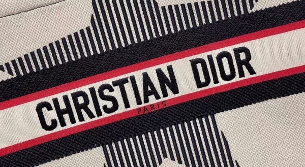 Fausse Sac Dior Book Tote Large en broderie DiorAlps blanc trois tons – Image 5