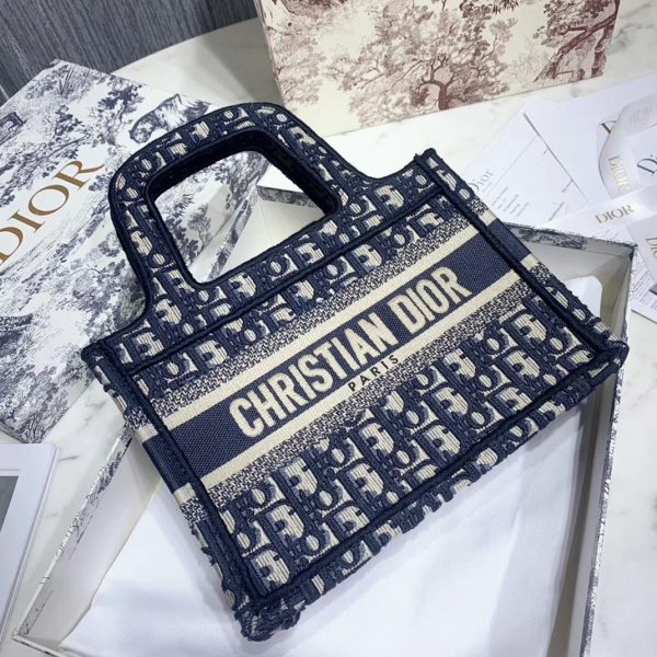 Fausse Mini Sac Dior Book Tote en broderie Oblique bleue – Image 2