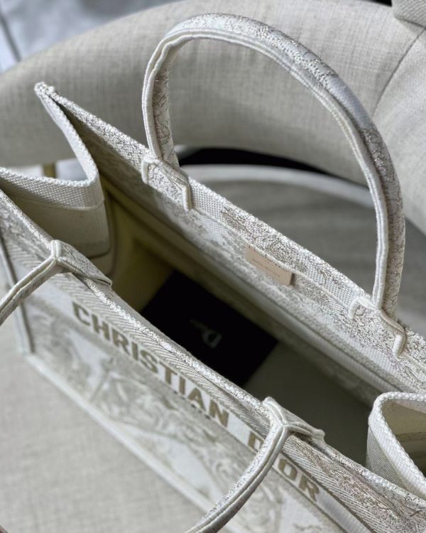 Réplique Sac Dior Book Tote Large en broderie Stella "Around the World" – Image 5