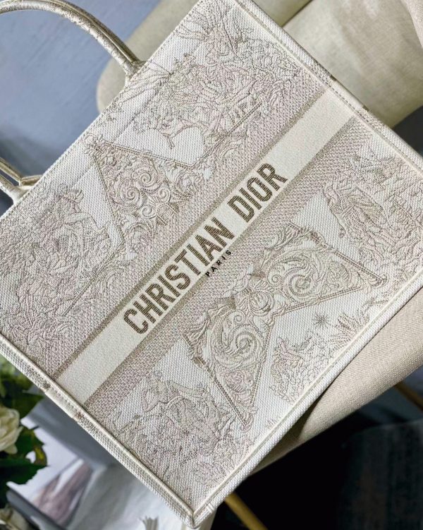 Réplique Sac Dior Book Tote Large en broderie Stella "Around the World" – Image 3