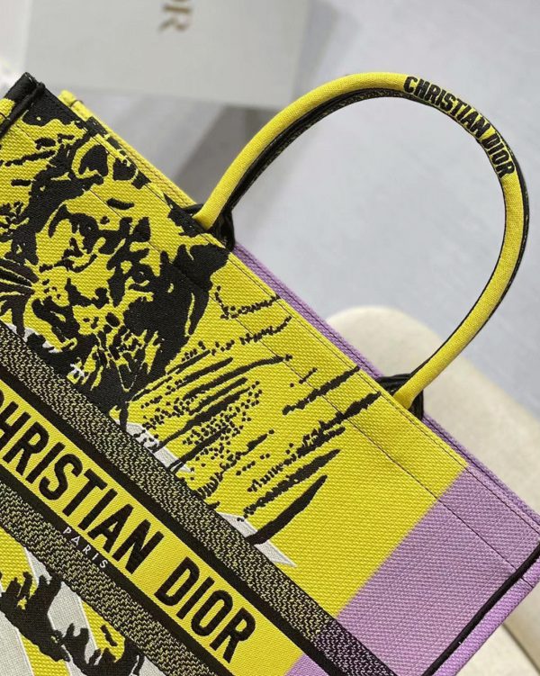 Faux Sac Dior Book Tote Large en broderie D-Jungle Pop jaune – Image 2