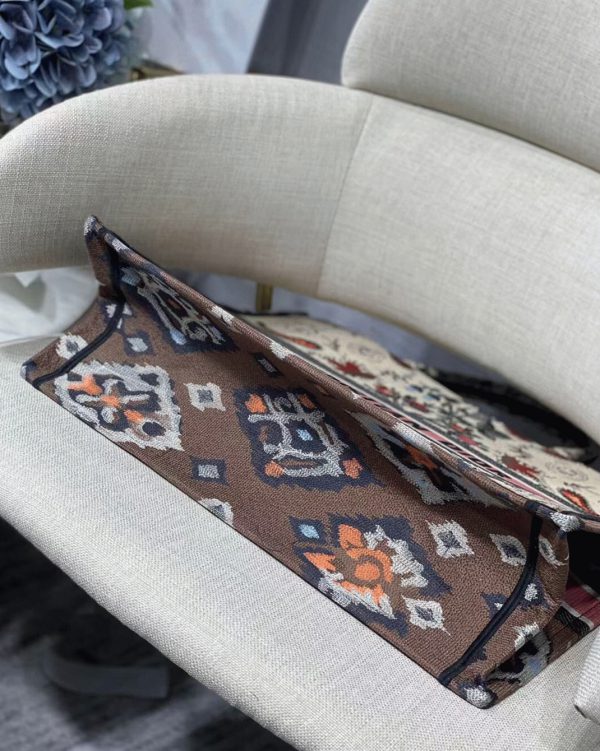 Fausse Sac Dior Book Tote Large en broderie Fleurs Dior multicolore – Image 8
