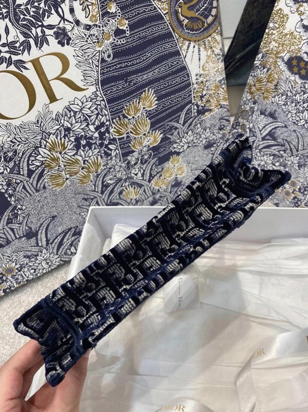 Imitation Mini Sac Dior Book Tote en velours bleu brodé Oblique – Image 5