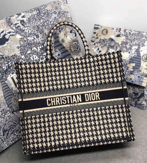 Réplique Sac Dior Book Tote Large en toile Pied-de-poule beige brodée – Image 5